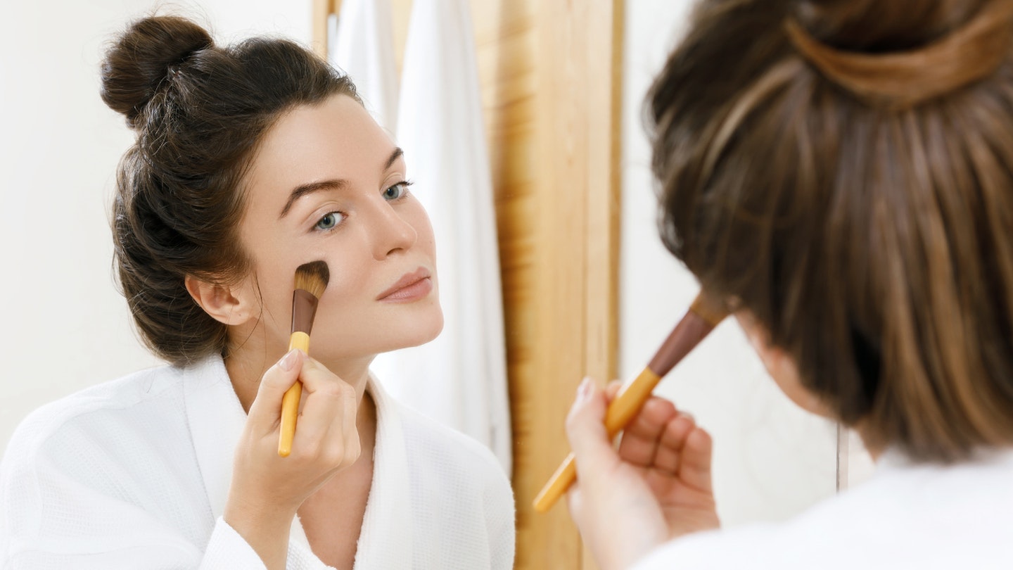 How to apply bronzer: a beginner's guide